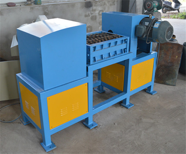 Four-axis shredder